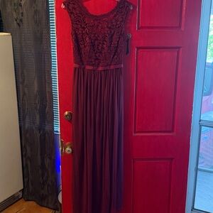 David’s Bridal Bridesmaid Dress – Size 4 – Burgundy – $40